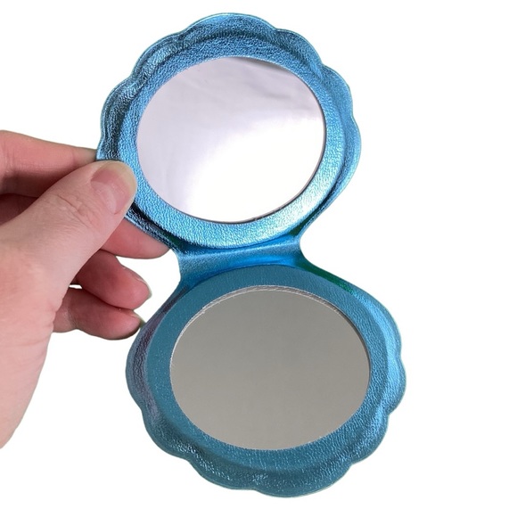 Blue Holographic Sea Shell Compact Mirror - Picture 7 of 16
